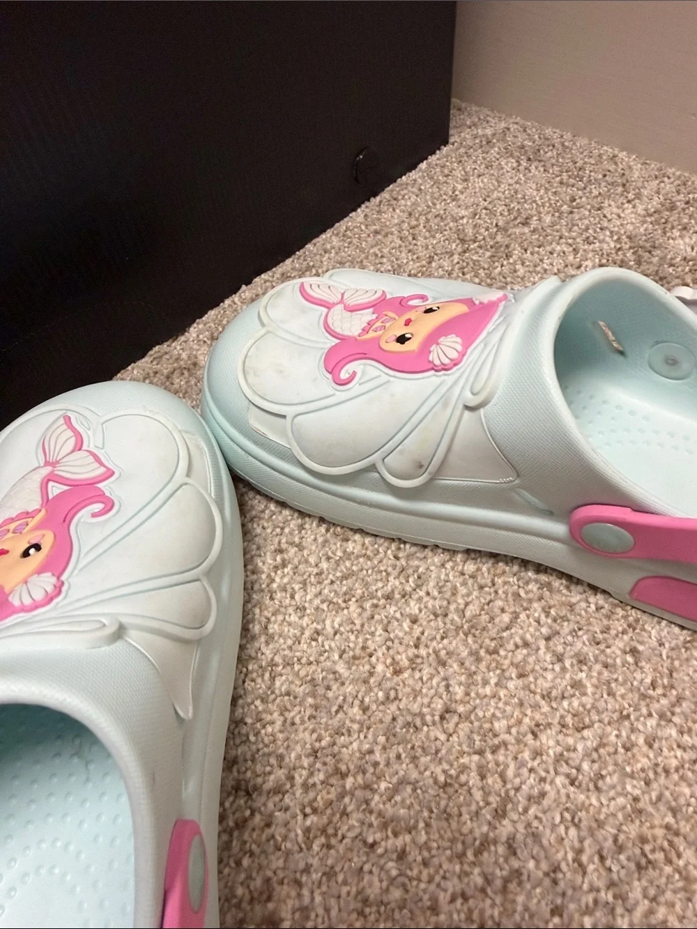 Kids SZ 13 Light Blue & Pink Mermaid Garden Clogs with seashell spinners